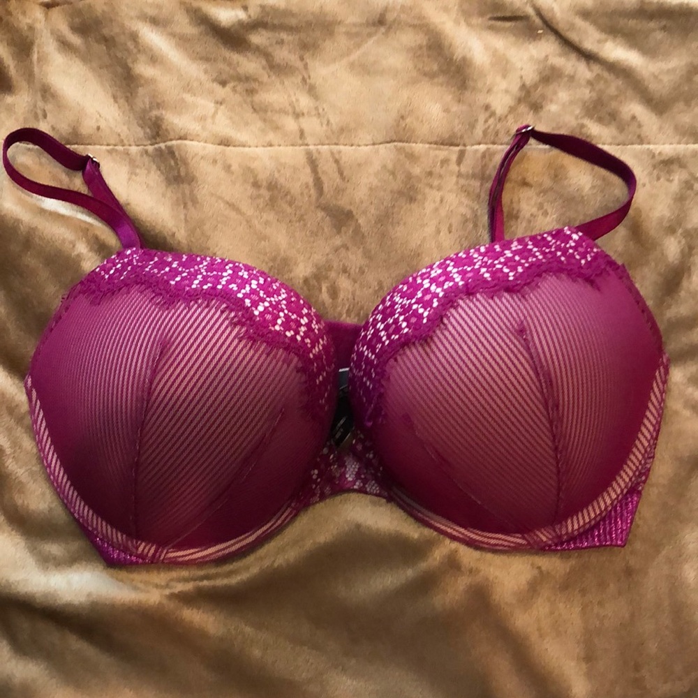 Victoria’s Secret bombshell bra